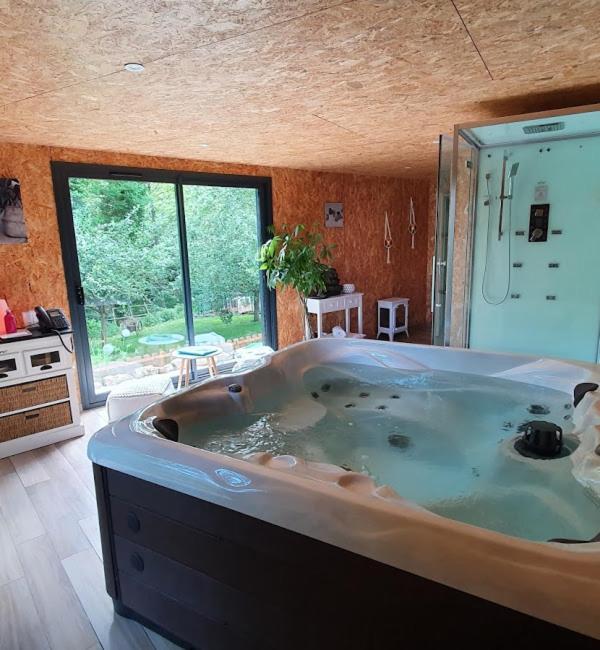 La Fresnaie : Chambres ,Table D'Hotes & Spa Tillé Exterior photo